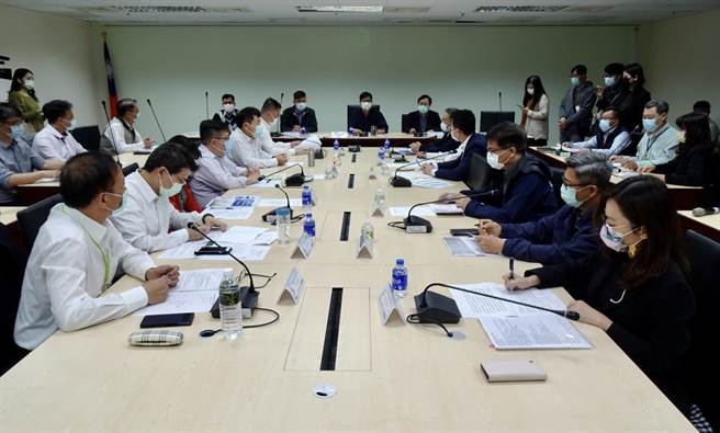 全台旱象未解，高雄雖然供水尚屬平穩，但市府密切監控，22日上午召開首次跨局處旱災應變會議。（林宏聰攝）