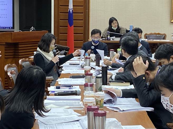 立法院教文會今天做成附帶決議，禁止陸資直接或間接參與國內大學設置研究學院。（林志成攝）