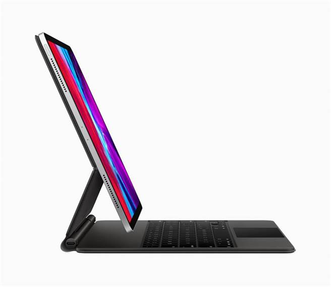 苹果在2020年4月发表第四代 iPad Pro，可搭配全新的巧控键盘配件。(摘自苹果官网)
