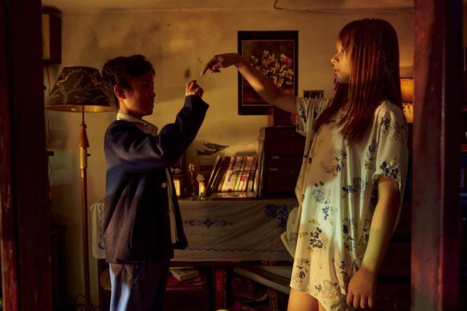 小不点与特莉莎两小无猜，又彼此疗癒。（公视、myVideo提供）