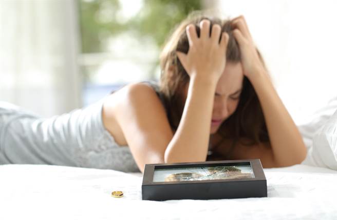 巨蟹、摩羯及雙魚座是3大最癡情的星座，哪怕分手多年，他們依然會在心裡替舊愛留一個位置。（圖／Shutterstock）