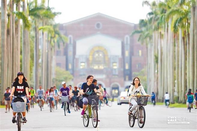 大学个人申请入学第一阶段筛选结果31日出炉，今年度台大报名人数最多的是资工系。图为台大校园。(本报资料照)