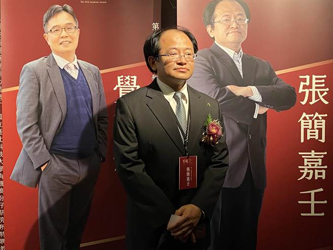 高科大电子工程系教授张简嘉壬，今天获教育部颁发第3届国家产学大师奖。（林志成摄）