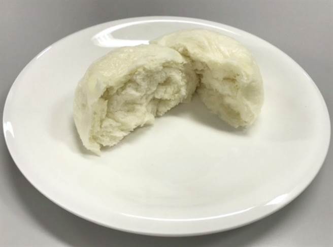 只有皮、没有馅的「无馅料包子」，被日媒称讚是革命性商品，颠覆想像。(图/截自井村屋推特)