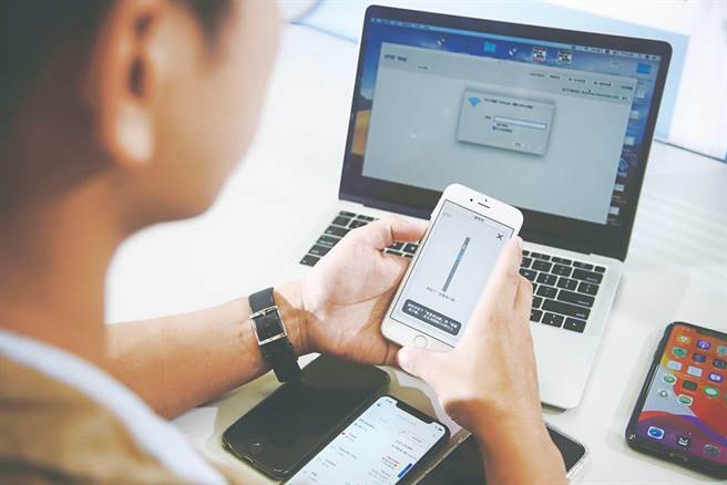 「点子行动」推出的产品，成为下载量最多的硬体检测APP。（高市经发局提供／柯宗纬高雄传真）