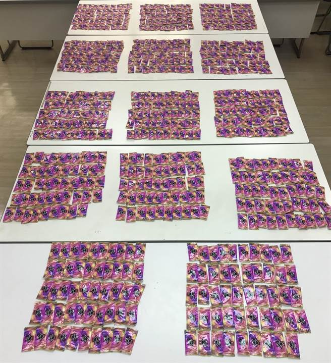 台中市警局刑警大队破获贩毒小蜜蜂集团，查获总计毛重约34公斤、3500包三级毒品咖啡包。（台中市警局提供／冯惠宜台中传真）