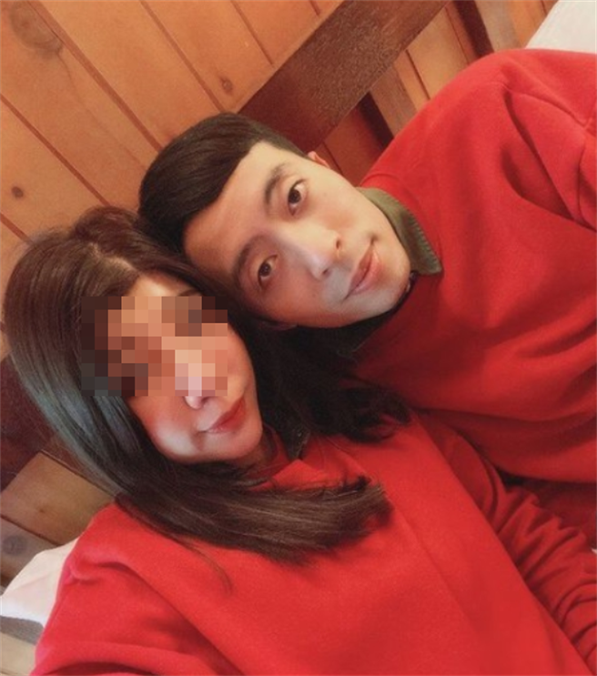 罹难飞官罗尚桦(右)以及妻子。（翻摄脸书）