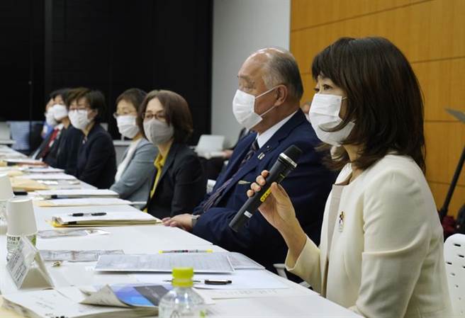 虽然日本政府宣布解除紧急状态，但仍有高达4成民眾认为应该取消举办东京奥运。(美联社)