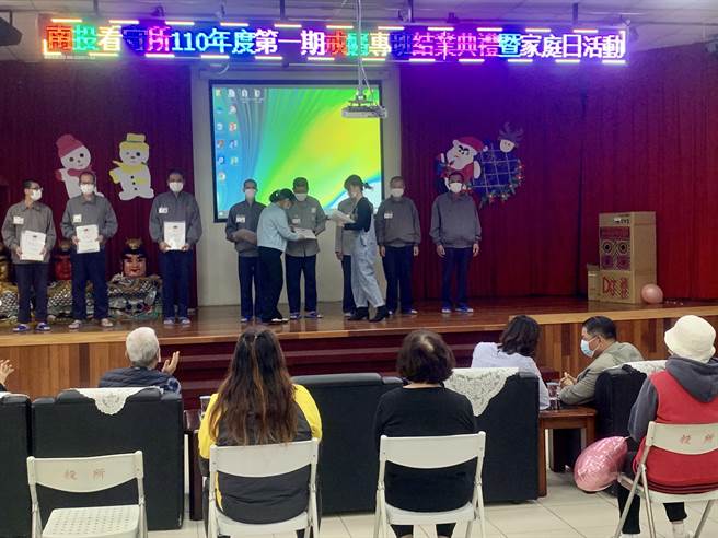 南投看守所毒品戒癮專班22日結業，期許明天會更好。（廖志晃攝）