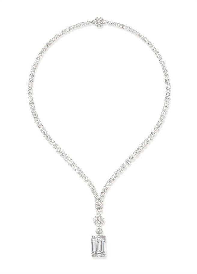 海瑞温斯顿顶级珠宝系列祖母绿型切工钻石项炼，主石为23.65克拉祖母绿切割型Type IIa美钻，2亿940万元。（Harry Winston提供）