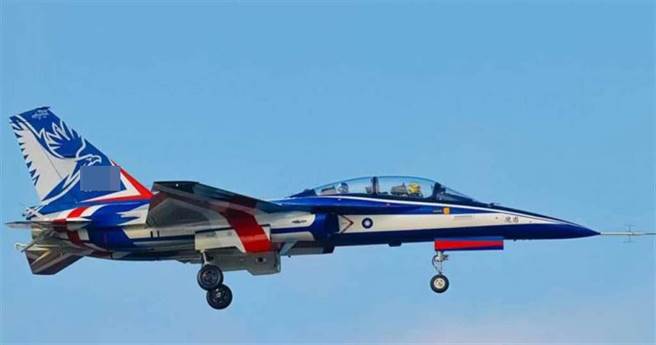 F5E战机再传失事意外，引发国人高度关切，军方人士透露，将加速以「勇鹰」教练机汰换现役F5E的计画。（图／报系资料照）