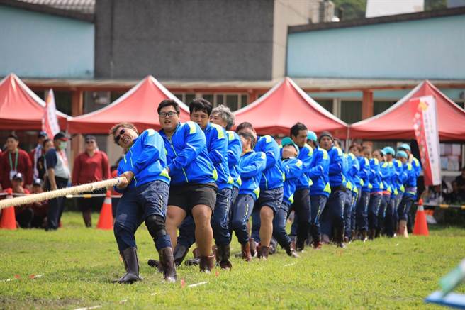 2021年全国原住民运动，基隆市传统拔河公开男子、混合组代表队，双开红盘摘下2金。（基隆市政府提供／陈彩玲基隆传真）