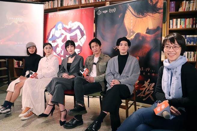 导演周美玲（右起）带领徐宇霆、黄尚禾、阳靓、翁嘉薇、陈俋君出席电影座谈会。（金禾创意提供）