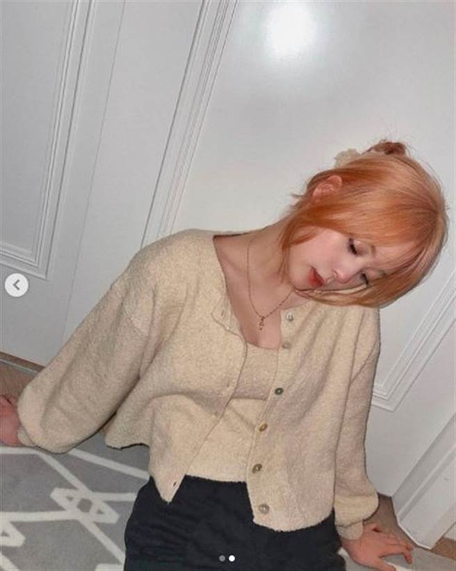 欧阳娜娜罕见染金髮。（图／翻摄自IG）