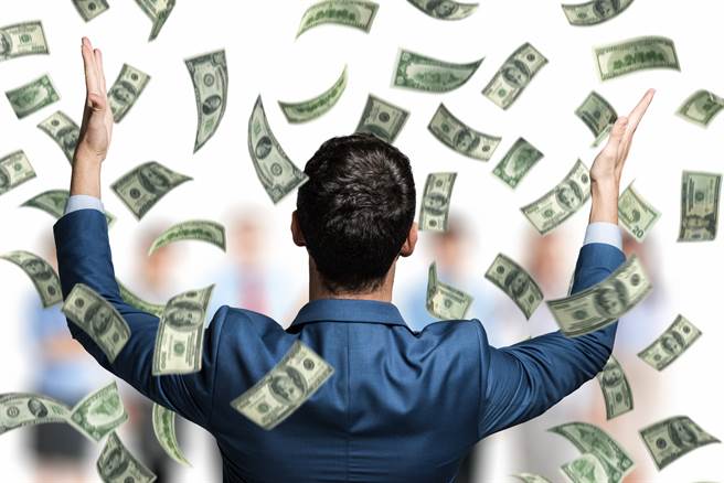 生肖属猪的人在4月有机会遇到职场伯乐，不仅帮忙加薪，也很愿意传授自身经验给你们。(示意图/达志影像)