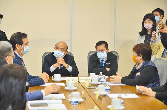 行政院长苏贞昌21日表示，为了增加国人信心，会率先施打疫苗，已经请专家评量，原则上今天就会施打。（赖佑维摄）