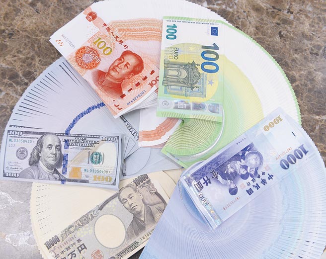 儿童理财工具应善用时间复利效果，股票、基金、外币（如图），选择多元，理财营也受欢迎。（本报资料照片）