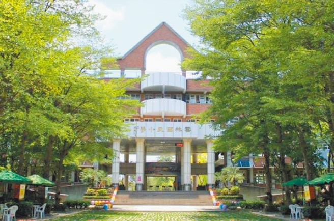 云林县斗六市云林国小疑群聚感染，上百名学童腹泻、呕吐。（翻摄自云林国小脸书）