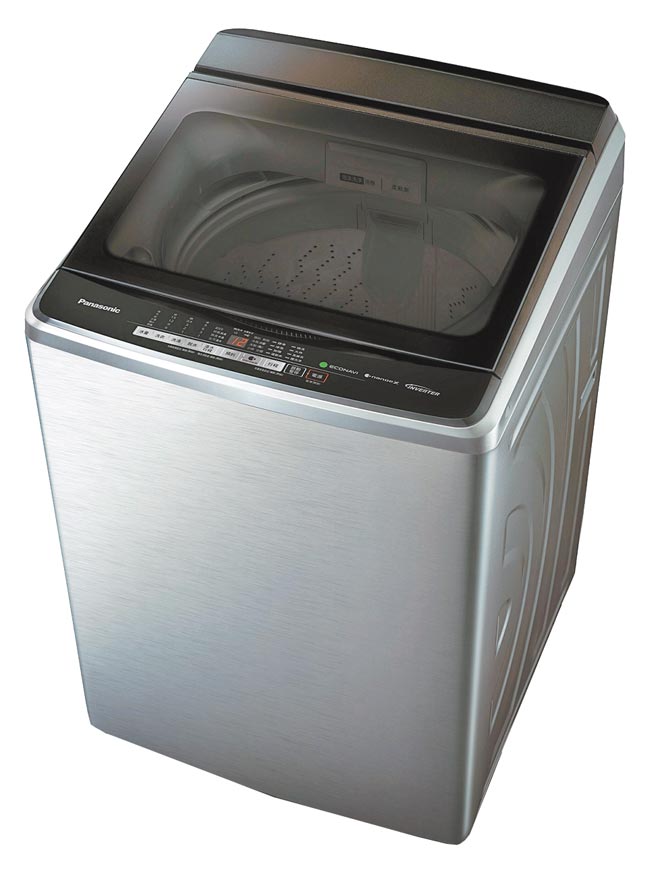 神腦國際的Panasonic 17KG直立溫水變頻洗衣機，4月底前享超級品牌月優惠，獨家送SUGAR自動感應泡沫洗手機。（神腦國際提供）