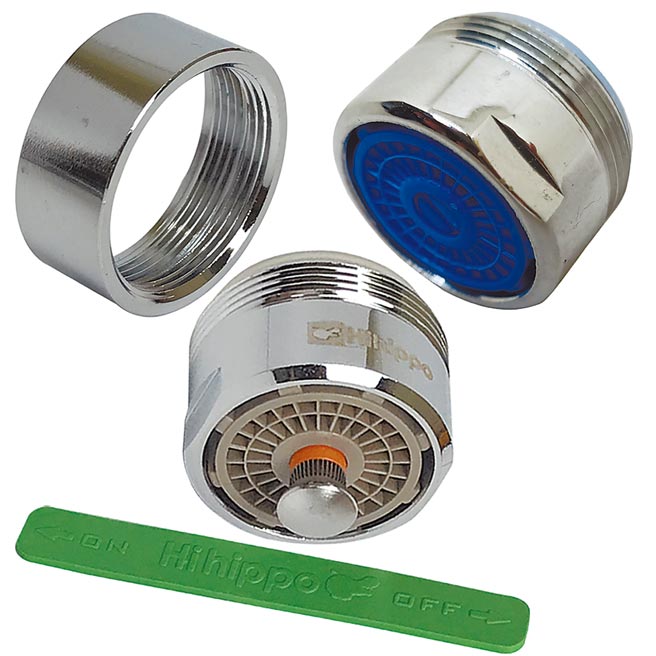 PChome 24h購物的金德恩氣泡型觸控式省水器、奈米銀離子省水閥、轉接環，原價750元，特價399元。（PChome 24h購物提供）