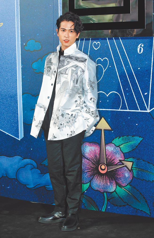 石知田参加夏姿SHIATZY CHEN AW21的品牌秀。（粘耿豪摄）