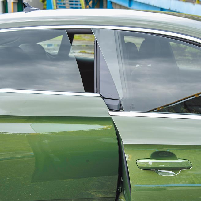 前后门採取无框窗设计。（陈大任摄）