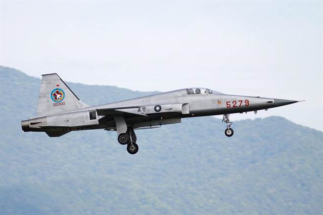 与本次发生意外同型的F-5E战机。（图／网路）