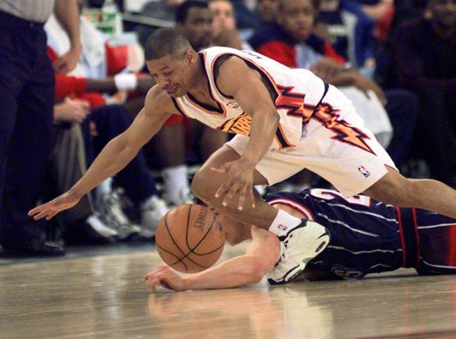 鲍格斯身高160公分，史上最矮的NBA球员。（美联社资料照）