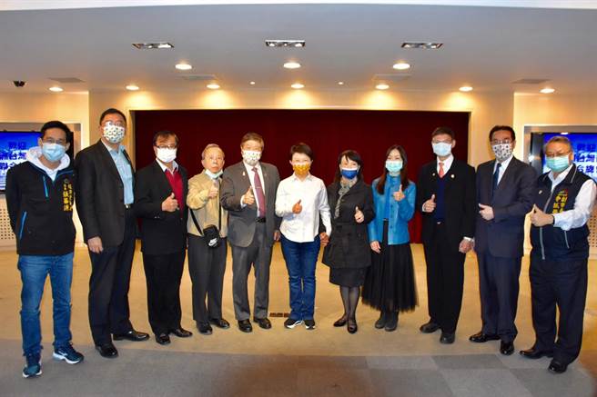 亚洲台湾商会联合总会由总会长刘树添率团拜会台中市政府。（台中市府提供／卢金足台中传真）