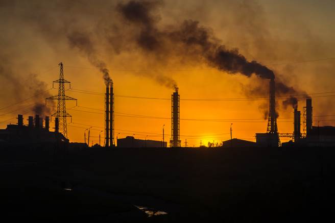 【新闻多益】全台陷雾霾 跟着天气学空气污染的英文(示意图/shutterstock达志影像)