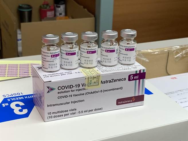 中央19日配送3800剂AZ疫苗至桃园市辖内5间医院，其他医院则会到邻近的医院注射疫苗。（姜霏摄）