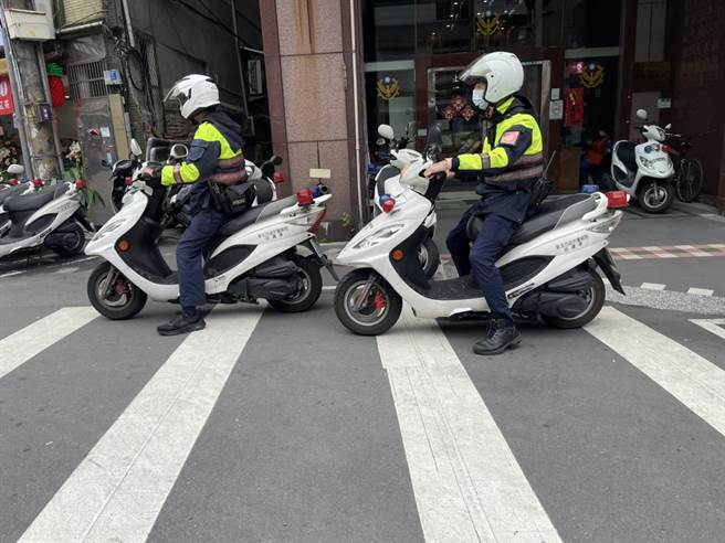 中和警友辦事處加碼提升中和警分局加碼提升汽、機車保險。（中和警分局提供）