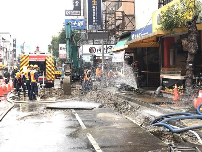 台中南屯商圈位於五權西路附近，今天上午11時許發生瓦斯外洩。（警方提供）