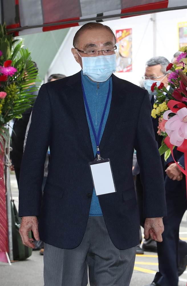 空军2架F-5E战机发生擦撞坠海意外，两名飞行员一死一失踪。退辅会主委冯世宽（图）23日出席「三军总医院松山分院航空医学大楼开工动土典礼」时受访表示，飞行失事不可避免，但要努力去防止。（刘宗龙摄）