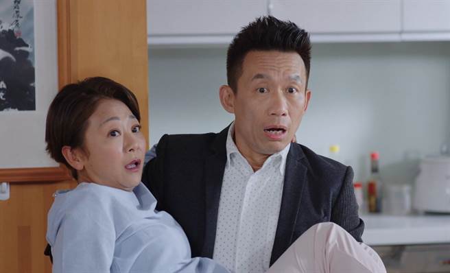 郭子乾霸气公主抱曹兰被撞见。（TVBS提供）