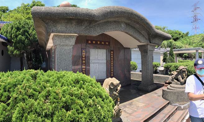 新北分署拍賣的「家族式豪華陰宅」坐落在新北市林口區「頂福陵園」內之「愛區」墓園。（法務部行政執行署新北分署提供）