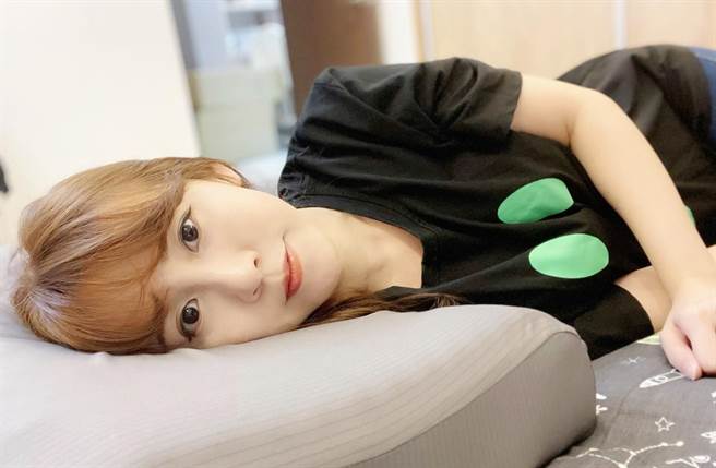 乡民女神洁哥坦言生了孩子以后没带财，反倒收入差很多。(翻摄自洁哥/李秉洁脸书)