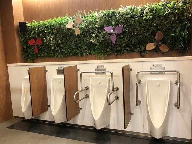 中捷文心森林公园站，打造男女生厕所为森林系主题，让男性及女性乘客如厕，都能看得吸睛、用的放心、觉得贴心。（陈世宗摄）