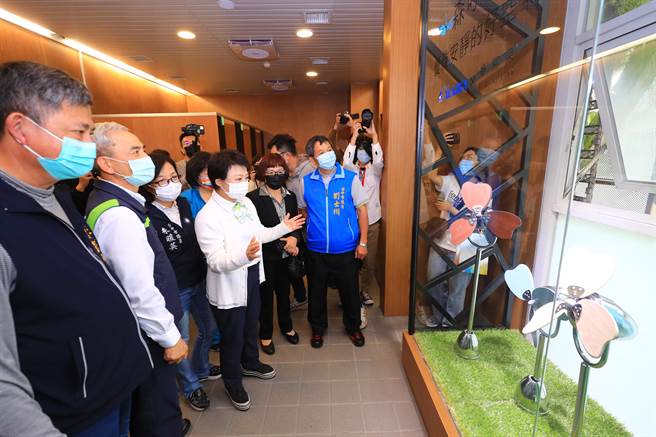 中捷綠線文心森林公園站以森林系風格、結合音樂概念，打造五星級廁所，23日正式開箱。（林欣儀攝）