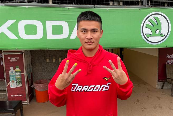 為解決球隊「捕手荒」，味全龍將新秀林辰勳升上一軍。（毛琬婷攝）