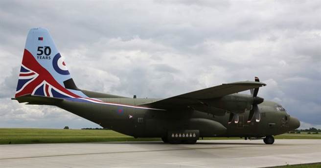 2016年，C-130J为了庆祝「于皇家空军服役50年」的纪念涂装，想不到它无法庆祝60周年了，因为2023年就会在皇家空军全面退役。(图/RAF)