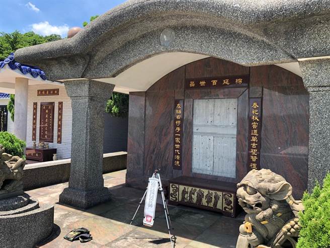 新北分署拍卖的「家族式豪华阴宅」坐落在新北市林口区「顶福陵园」内之「爱区」墓园。（法务部行政执行署新北分署提供）