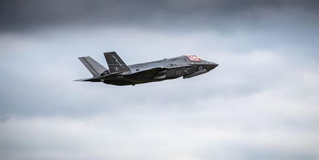 英国F-35总採购量虽然不至于被砍掉2/3，但该国专家估计，最终仍可能只剩下一半左右。（图／英国皇家空军脸书）