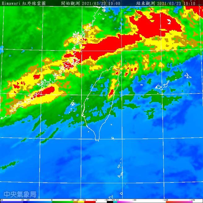 预报员赵竑表示，今晚有锋面通过，东北季风稍增强，各地都有局部短暂阵雨，尤其东部以北和东北部雨势较为明显。（气象局提供）