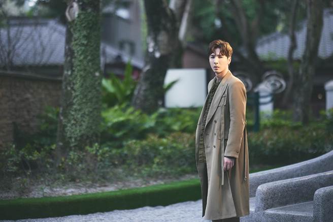 陈势安推出新歌，为MV跑遍多个景点。（索尼音乐提供）