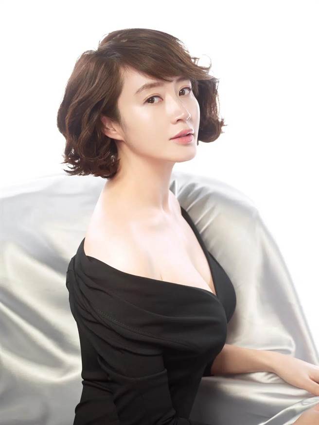 金憓秀藉林祉镐菜单养生、美容，拥有「0皱纹」超强美貌。（海鹏提供）