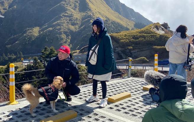 陳布朗邀白安入鏡MV。相信音樂提供