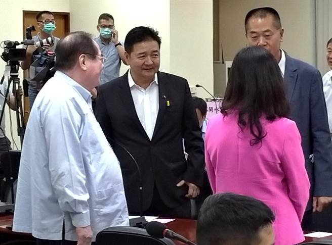 國民黨中常委林金結(左二)。（黃福其攝）