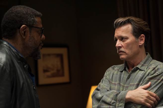 《谁杀了大个子》强尼戴普、佛瑞斯惠特克。(华映提供)