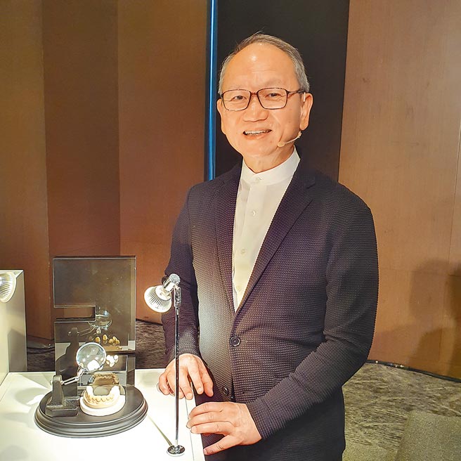 法蓝瓷创办人陈立恒将陶瓷3D列印应用范围，从饰品、艺品扩大到牙科、ICT等产业。图／邱莉玲